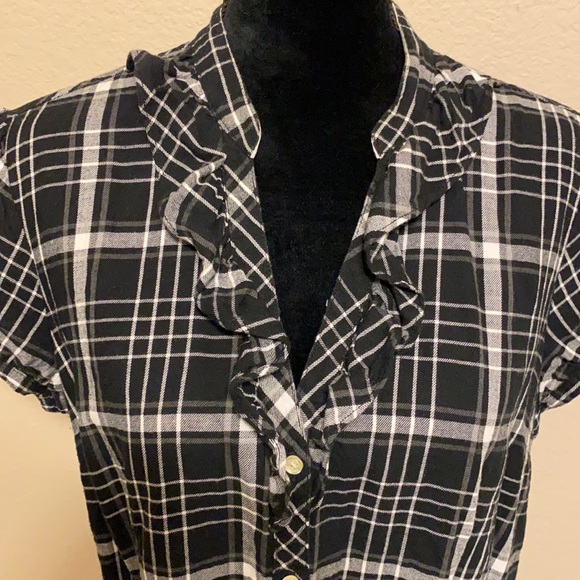 ❤️2 for $10 Old Navy Black/White Top w Ruffles - Picture 2 of 5